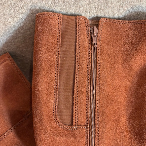 CLARKS Sz 7 Knee High Boots Cushioning to Grippy Sole Buckle Detail Zip Up - Picture 7 of 13